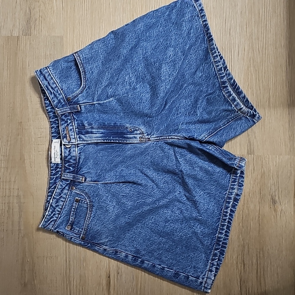 Abercrombie & Fitch Loose Short  High Rise Curve Love